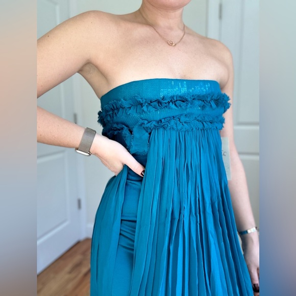 Custom Designer Showroom Evening Gown - Picture 5 of 11